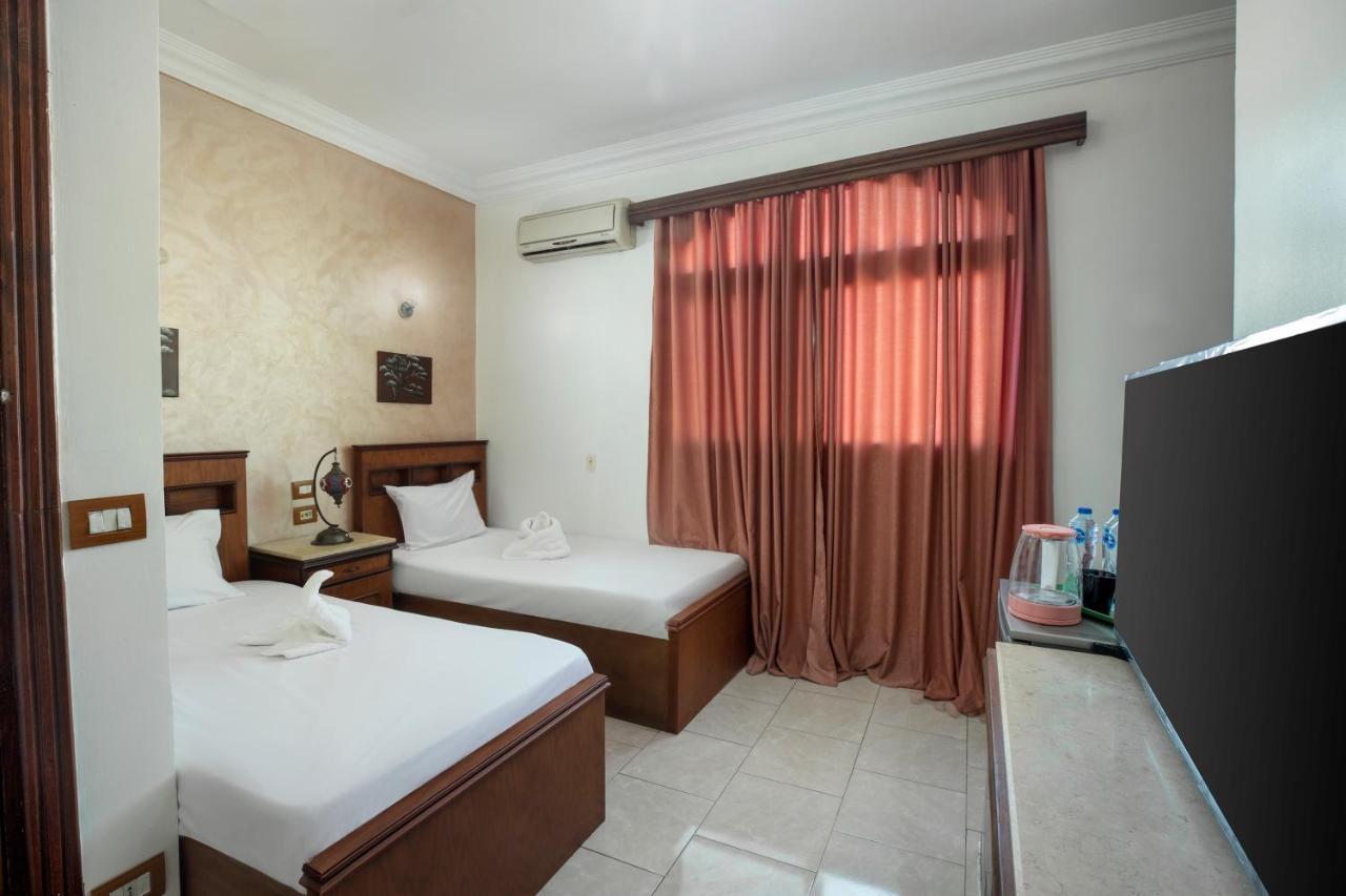 Pyramids Inn Hotel Kafret el-Gabal エクステリア 写真