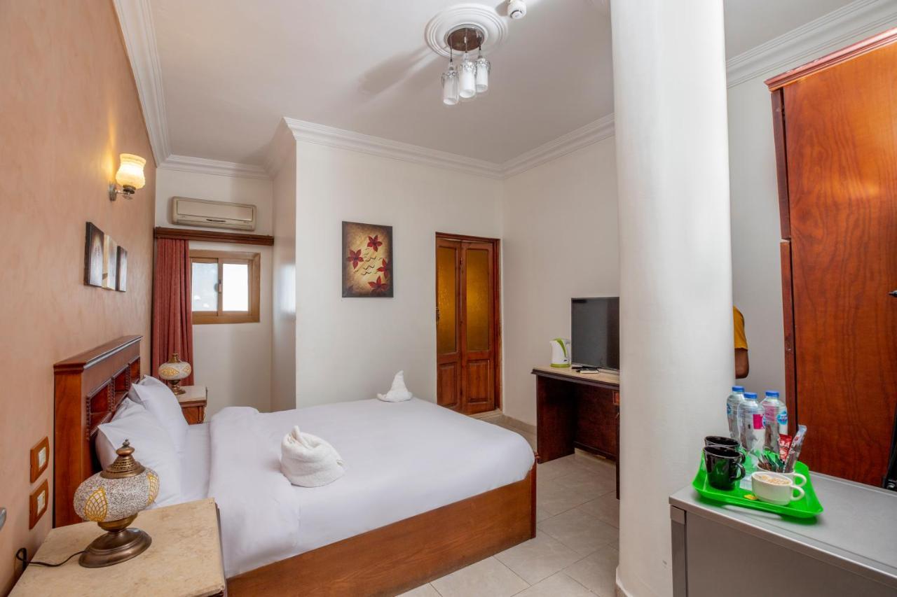 Pyramids Inn Hotel Kafret el-Gabal エクステリア 写真