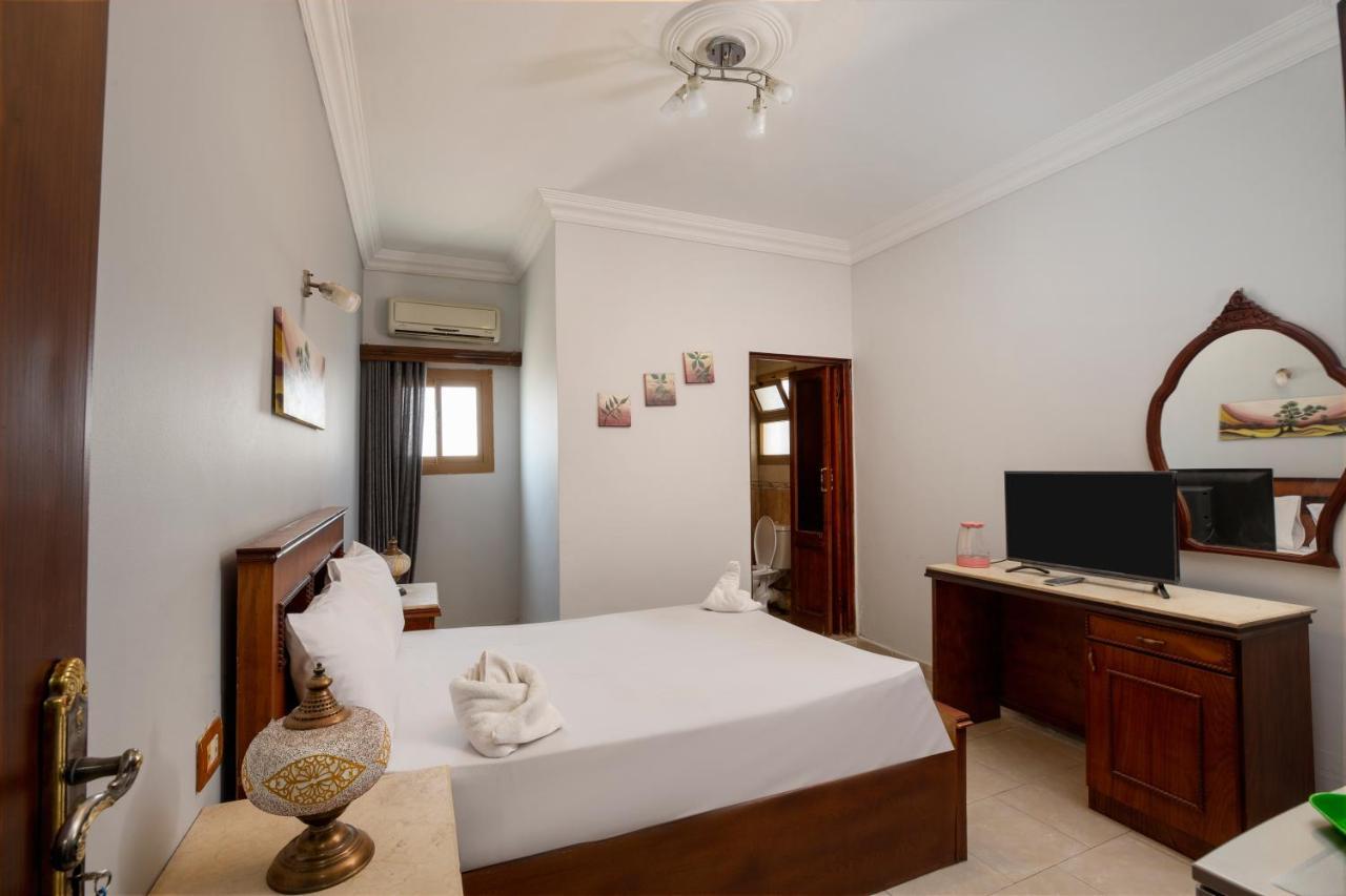 Pyramids Inn Hotel Kafret el-Gabal エクステリア 写真