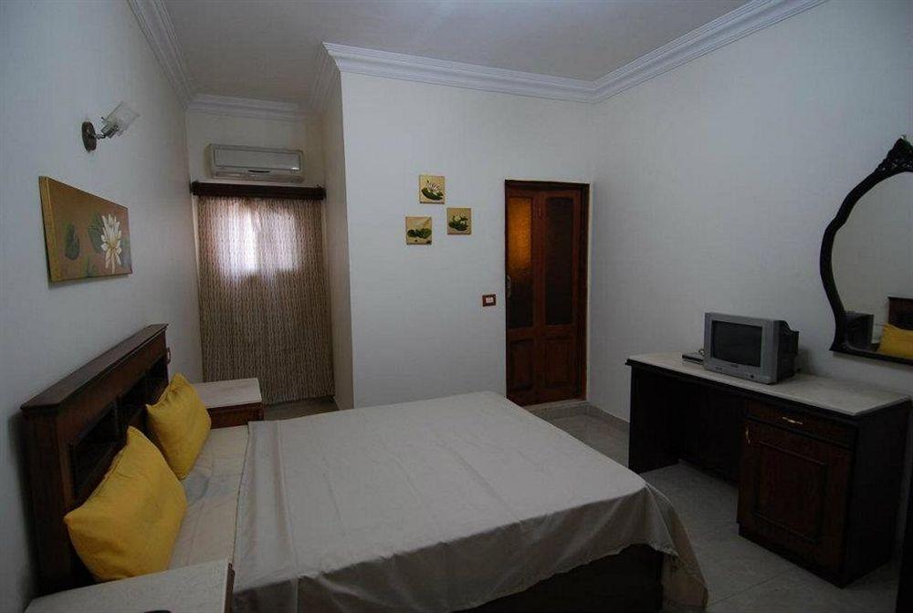 Pyramids Inn Hotel Kafret el-Gabal エクステリア 写真