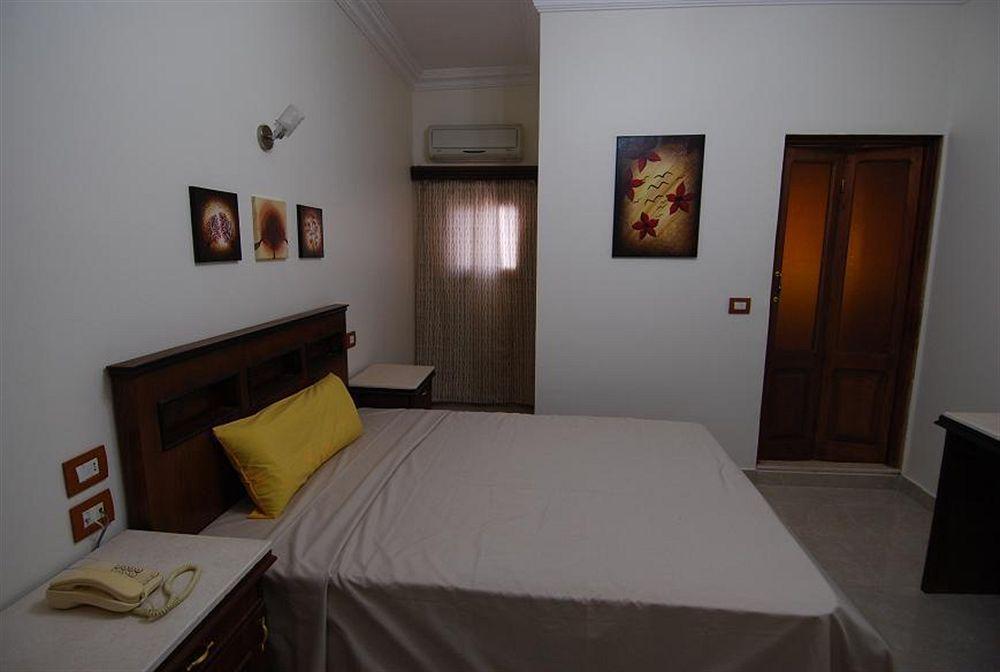 Pyramids Inn Hotel Kafret el-Gabal エクステリア 写真